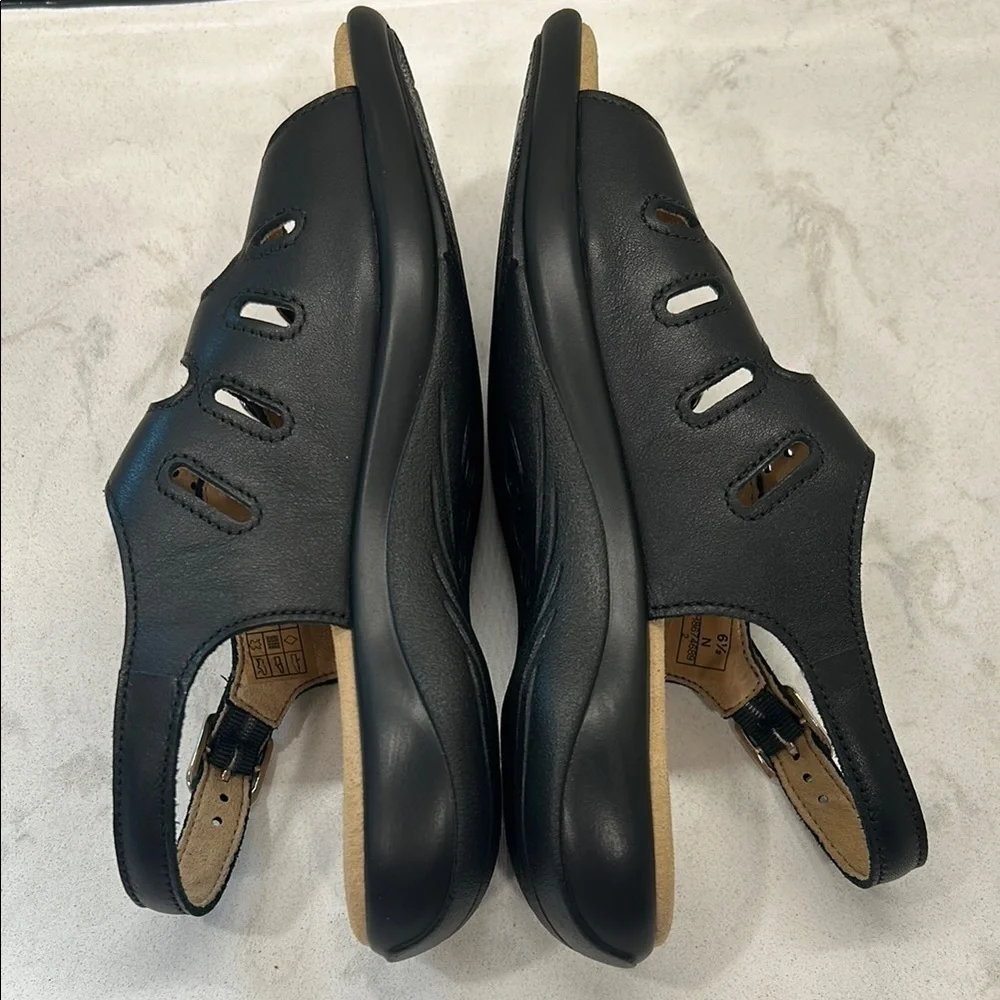 SAS Women's Mystic Black Sandals Size 6.5 N